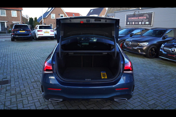 Mercedes-Benz A-Klasse 180 d Launch Edition Premium Plus | Stoelverwarming | 360 Camera | Pano