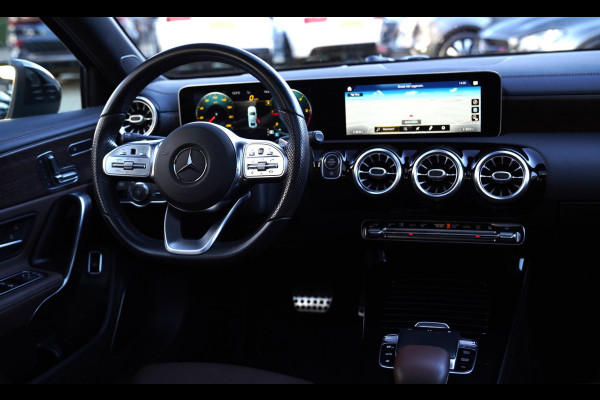 Mercedes-Benz A-Klasse 180 d Launch Edition Premium Plus | Stoelverwarming | 360 Camera | Pano