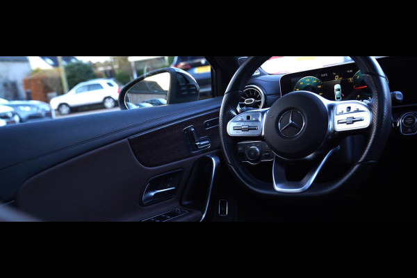 Mercedes-Benz A-Klasse 180 d Launch Edition Premium Plus | Stoelverwarming | 360 Camera | Pano