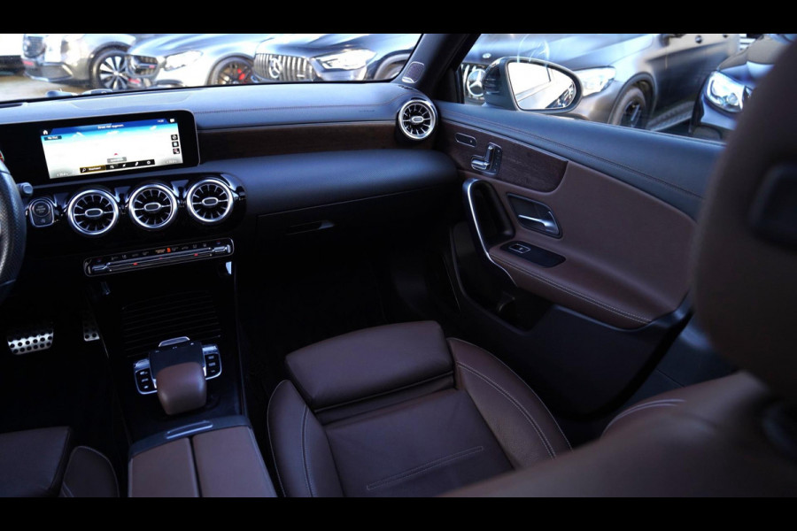 Mercedes-Benz A-Klasse 180 d Launch Edition Premium Plus | Stoelverwarming | 360 Camera | Pano