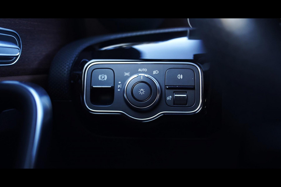 Mercedes-Benz A-Klasse 180 d Launch Edition Premium Plus | Stoelverwarming | 360 Camera | Pano