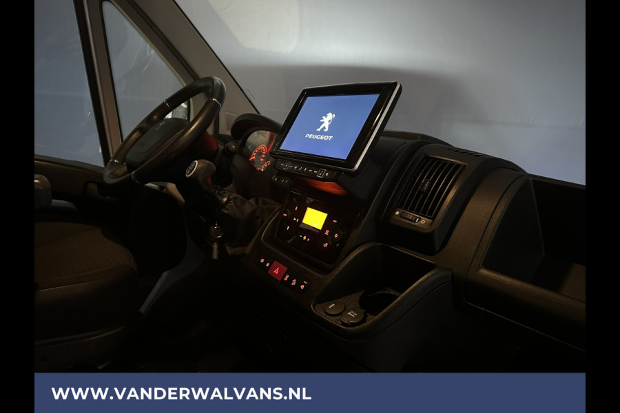 Peugeot Boxer 2.2 BlueHDi 140pk L2H2 Euro6 Airco | Camera | 2500kg Trekhaak | Cruisecontrol parkeersensoren, LED, chauffeursstoel