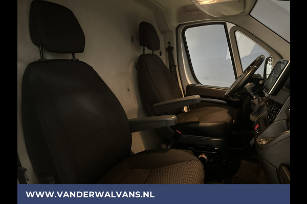 Peugeot Boxer 2.2 BlueHDi 140pk L2H2 Euro6 Airco | Camera | 2500kg Trekhaak | Cruisecontrol parkeersensoren, LED, chauffeursstoel