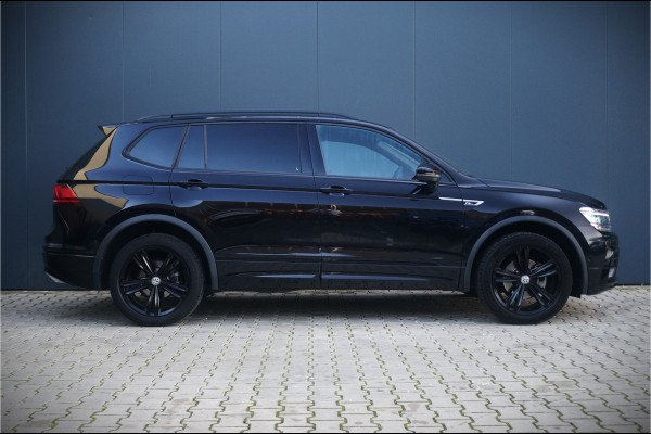 Volkswagen Tiguan Allspace 1.5 TSI Highline Business R | Black Style | R-Line | Virtual | Trekhaak | Camera | Stuur/Stoelverwarming | NAP | BTW | Keyless | Elek. Achterklep | Adaptive Cruise Control | Led | Automaat |