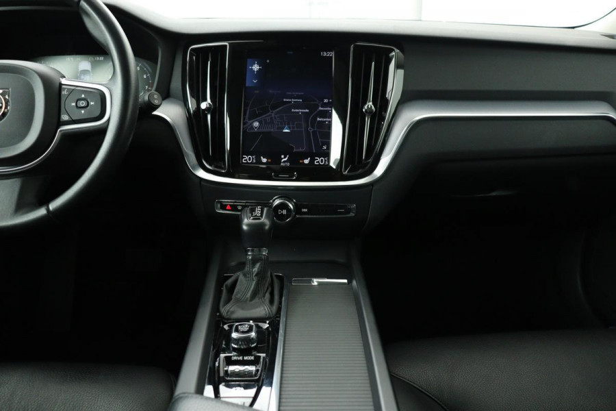 Volvo V60 2.0 T5 Momentum | Leder | Stoelverwarming | Carplay | Full LED | Navigatie | Climate control | PDC | Cruise control