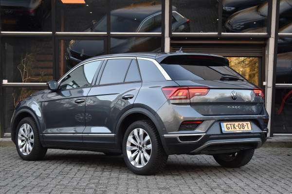 Volkswagen T-Roc 1.5 TSI Sport R Lane ACC Camera D.Hoek Keyless Trekhaak