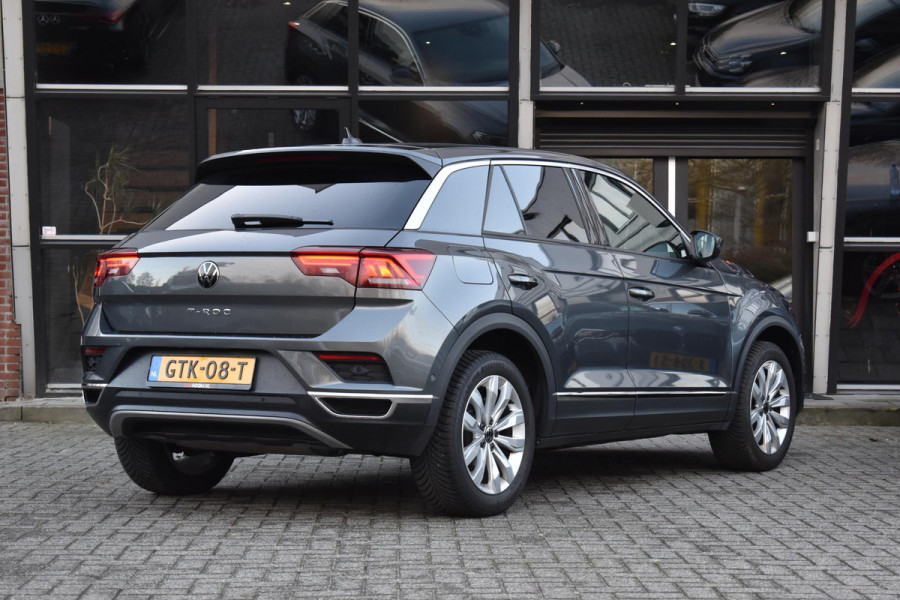 Volkswagen T-Roc 1.5 TSI Sport R Lane ACC Camera D.Hoek Keyless Trekhaak