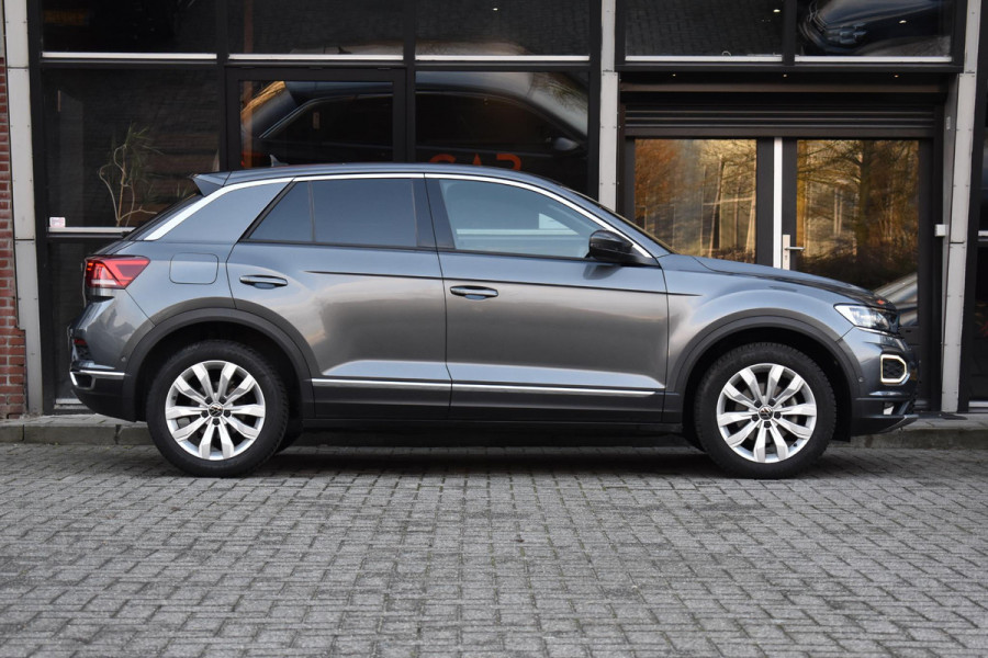 Volkswagen T-Roc 1.5 TSI Sport R Lane ACC Camera D.Hoek Keyless Trekhaak