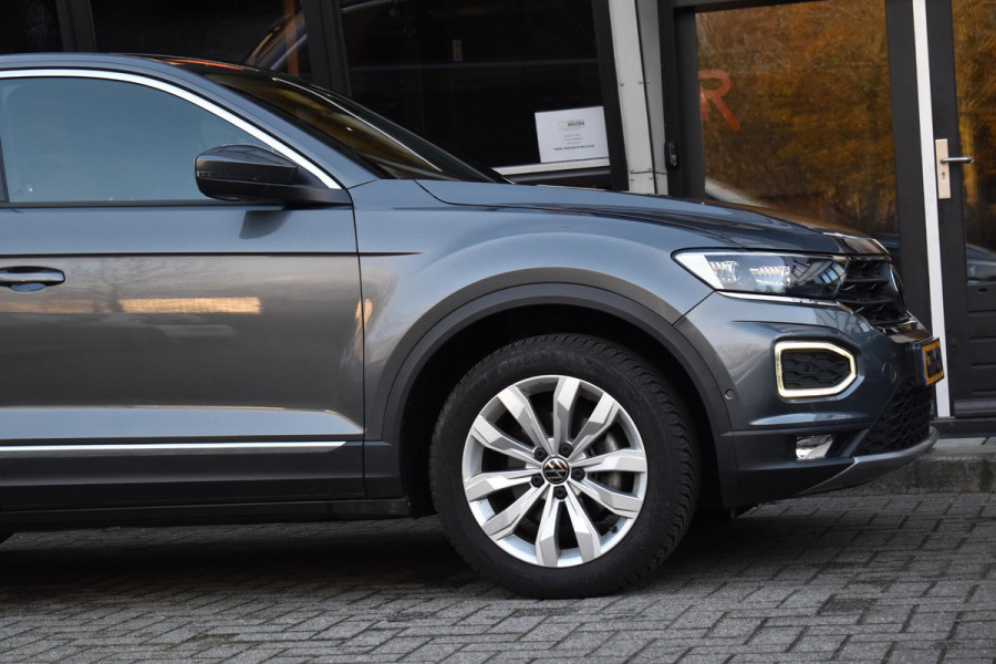 Volkswagen T-Roc 1.5 TSI Sport R Lane ACC Camera D.Hoek Keyless Trekhaak