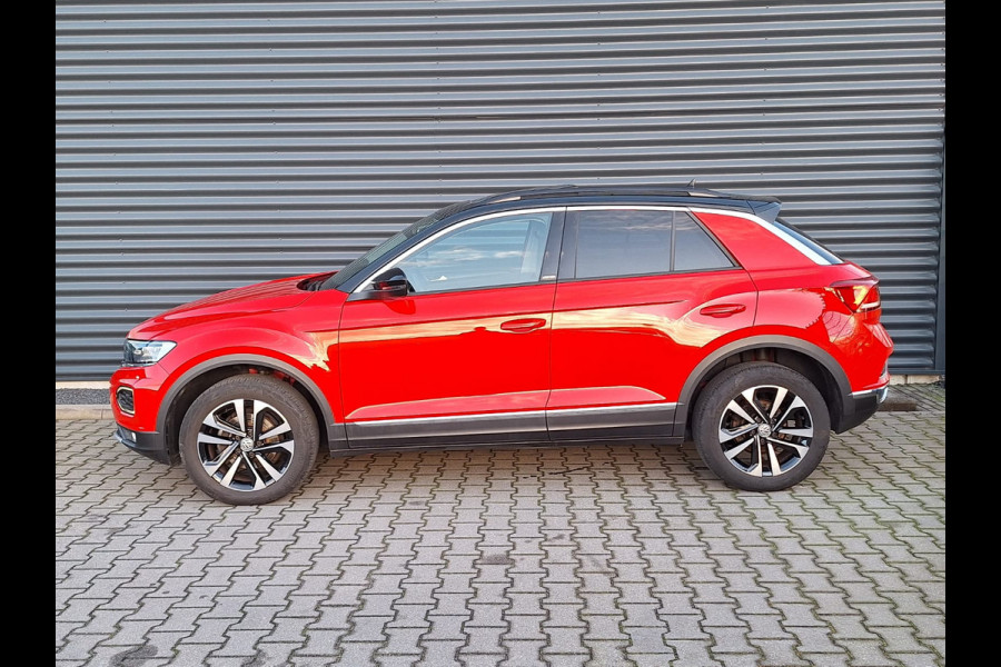 Volkswagen T-Roc 1.5 TSI Sport 150 pk DSG | Panoramadak | Adaptive Cruise | Virtual Cockpit | Camera | Apple Carplay | Electrische Achterklep | Dode Hoek Detectie |