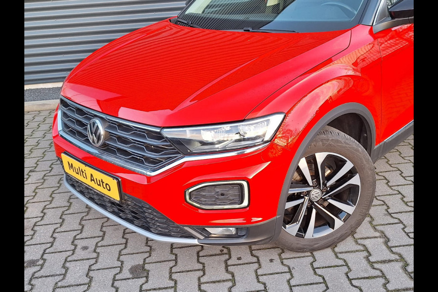 Volkswagen T-Roc 1.5 TSI Sport 150 pk DSG | Panoramadak | Adaptive Cruise | Virtual Cockpit | Camera | Apple Carplay | Electrische Achterklep | Dode Hoek Detectie |