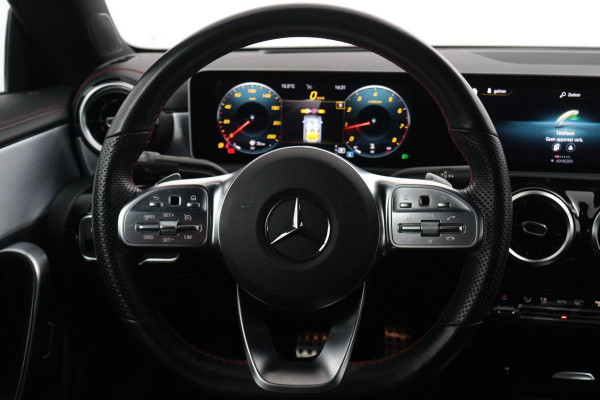 Mercedes-Benz CLA-Klasse 200 Business Solution AMG (NL-auto, Dealer onderH, Navi, Carplay, Camera, StoelV, Climate Con, Etc)