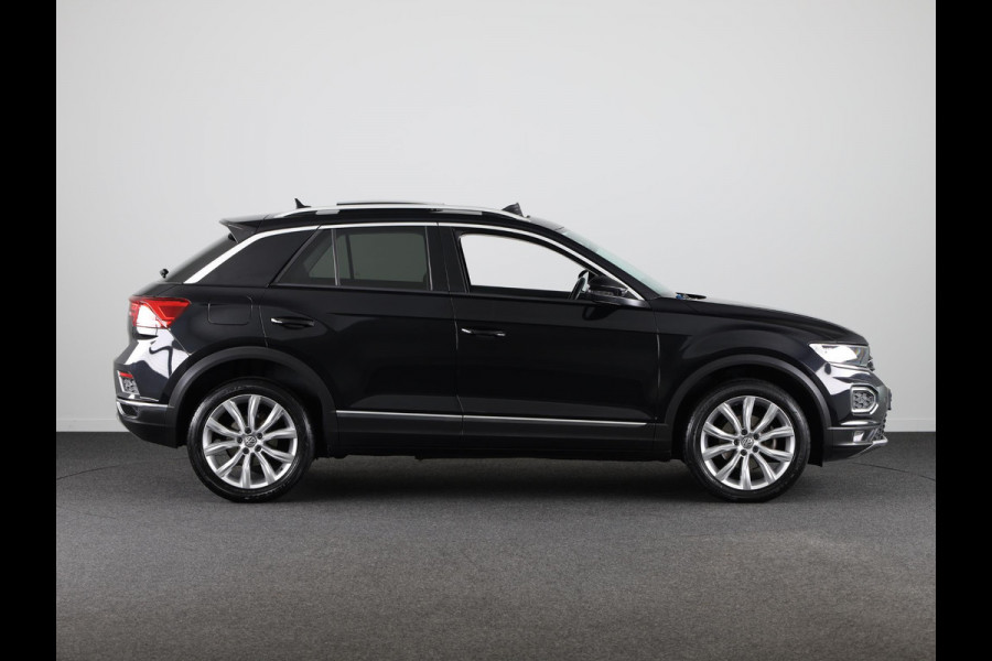 Volkswagen T-Roc 1.5 TSI Sport 150PK DSG (automaat) | Panorama dak | 18'LM velgen | Navigatie |