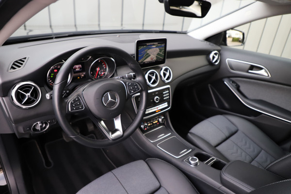 Mercedes-Benz GLA 200 Business | Aut7 | Achteruitrijcamera | Sfeerverlichting | Clima | Cruise Control | Trekhaak | 2019.