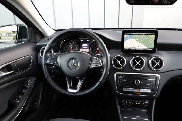 Mercedes-Benz GLA 200 Business | Aut7 | Achteruitrijcamera | Sfeerverlichting | Clima | Cruise Control | Trekhaak | 2019.