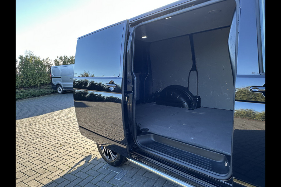 Volkswagen Transporter 2.0 TDI 150 PK / BULLI / DSG AUTOMAAT / L1H1 / LED VERLICHTING / ADAPTIVE CRUISE / CAMERA / 1e EIG. / TREKHAAK / CARPLAY / AIRCO