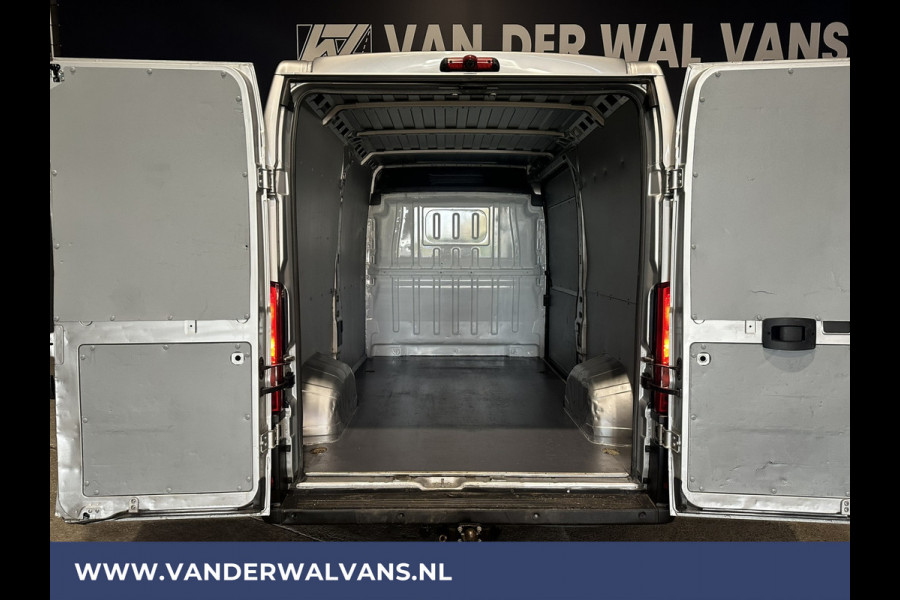 Peugeot Boxer 2.2 BlueHDi 140pk L2H2 Euro6 Airco | Camera | 2500kg Trekhaak | Cruisecontrol parkeersensoren, LED, chauffeursstoel