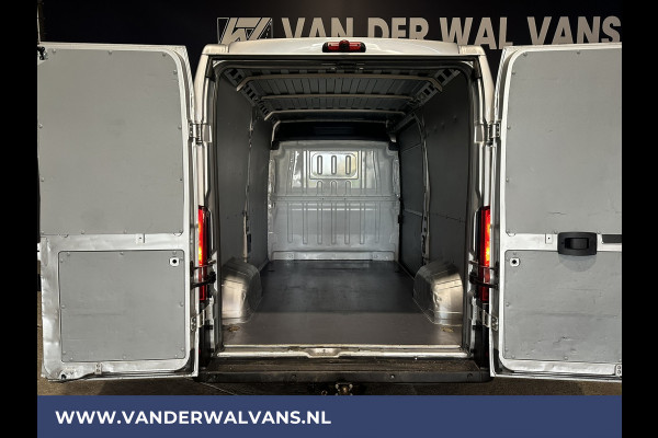 Peugeot Boxer 2.2 BlueHDi 140pk L2H2 Euro6 Airco | Camera | 2500kg Trekhaak | Cruisecontrol parkeersensoren, LED, chauffeursstoel