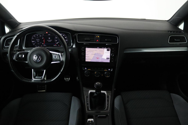 Volkswagen Golf 1.0 TSI Highline Business R (VIRTUAL, ADAPTIVE, NAVIGATIE, PDC, STOELVERWARMING, NL-AUTO, GOED ONDERHOUDEN)