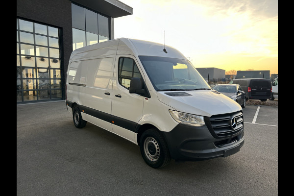 Mercedes-Benz Sprinter 317 CDI L2 H2 MBUX / Camera / Parkeersensoren / Carplay navigatie / Cruise control / Airco / 270 Graden achterdeuren