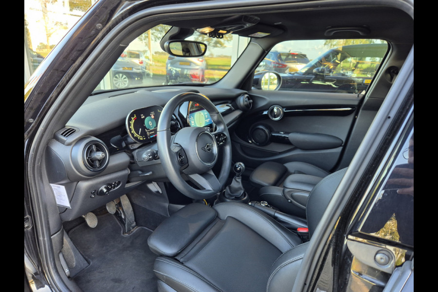 MINI Mini 1.5 Cooper Classic | Climate Control | Navigatie | DAB