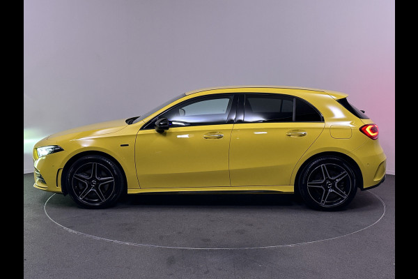 Mercedes-Benz A-Klasse 250 e AMG Edition Plug In Hybrid Dealer O.H 218pk PHEV | Adaptive Cruise | Burmester | Multibeam LED | Widescreen Navi | Sfeerverlichting | Apple Carplay | DAB |