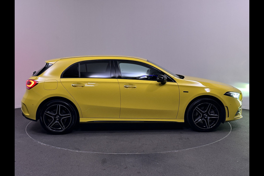 Mercedes-Benz A-Klasse 250 e AMG Edition Plug In Hybrid Dealer O.H 218pk PHEV | Adaptive Cruise | Burmester | Multibeam LED | Widescreen Navi | Sfeerverlichting | Apple Carplay | DAB |