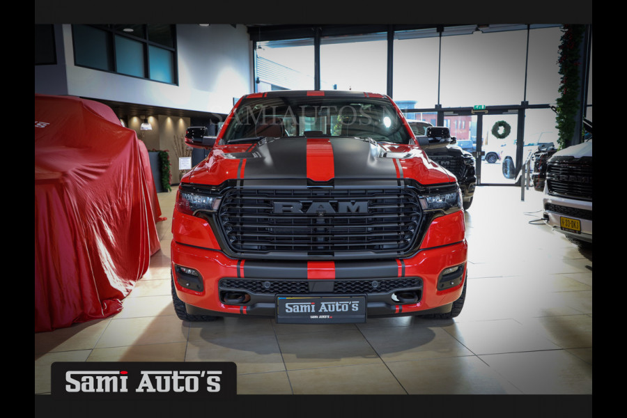 Dodge Ram PREMIUM NIGHT 2025 | HURRICAN 420PK 636 Nm | BOM VOL + 14.4 INCH SCHERM + LUCHTVERING + HUD | PRIJS MET LPG EN COVER EN GARANTIE DUBBELE CABINE | PICK UP | 5 PERSOONS | DC | GRIJSKENTEKEN | PR4 FLAME RED | VOORRAAD NR 2226 - 4993