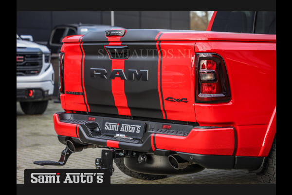 Dodge Ram PREMIUM NIGHT 2025 | HURRICAN 420PK 636 Nm | BOM VOL + 14.4 INCH SCHERM + LUCHTVERING + HUD | PRIJS MET LPG EN COVER EN GARANTIE DUBBELE CABINE | PICK UP | 5 PERSOONS | DC | GRIJSKENTEKEN | PR4 FLAME RED | VOORRAAD NR 2226 - 4993