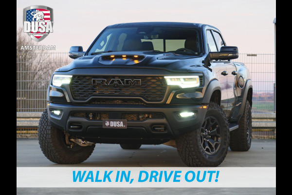 Dodge Ram | RHO | 3.0L Twin-Turbo I-6 | 4x4 | Crew Cab TWIN-TURBO HIGH OUTPUT | Panoramadak | 14,4-inch Touchscreen | Passenger Display | Getoonde accessoires zijn verkrijgbaar tegen meerprijs