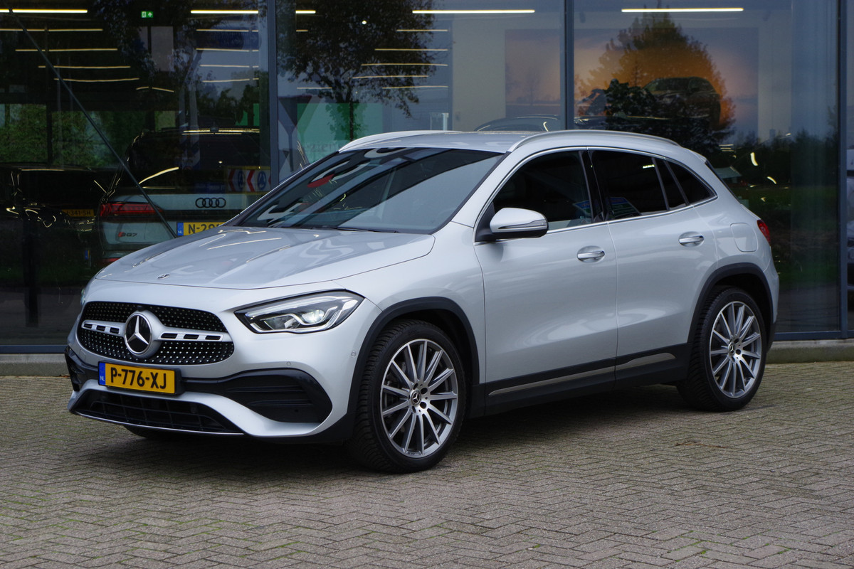 Mercedes-Benz GLA 180 AMG Line Automaat, Trekhaak, Groot-Navigatie, Camera, Sfeerverlichting, Carplay