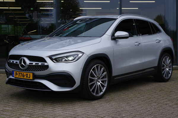 Mercedes-Benz GLA 180 AMG Line Automaat, Trekhaak, Groot-Navigatie, Camera, Sfeerverlichting, Carplay