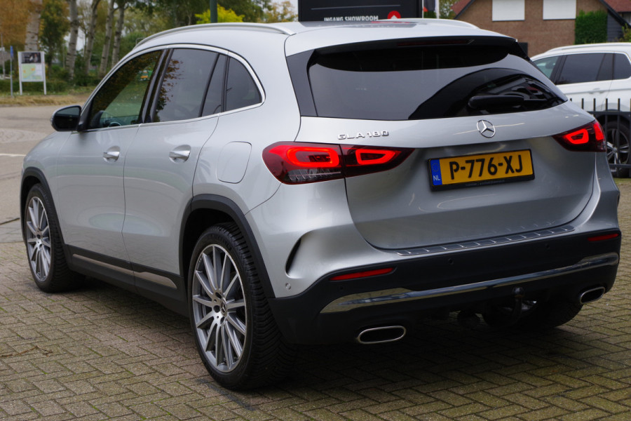 Mercedes-Benz GLA 180 AMG Line Automaat, Trekhaak, Groot-Navigatie, Camera, Sfeerverlichting, Carplay