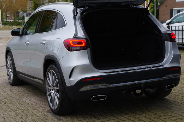 Mercedes-Benz GLA 180 AMG Line Automaat, Trekhaak, Groot-Navigatie, Camera, Sfeerverlichting, Carplay