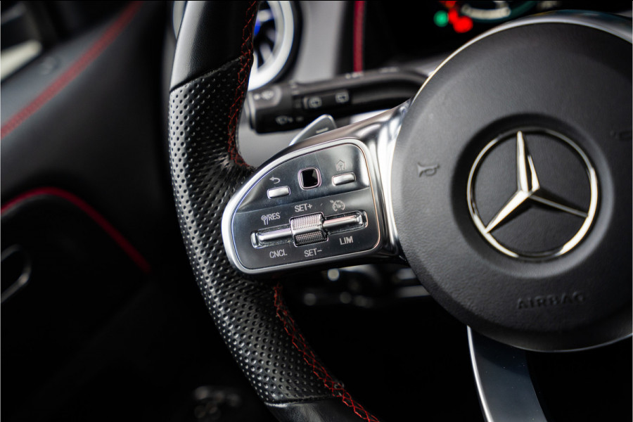 Mercedes-Benz Glb 200 4MATIC AMG - Panorama | Elek. trekhaak | Carbon | Sfeerverlichting