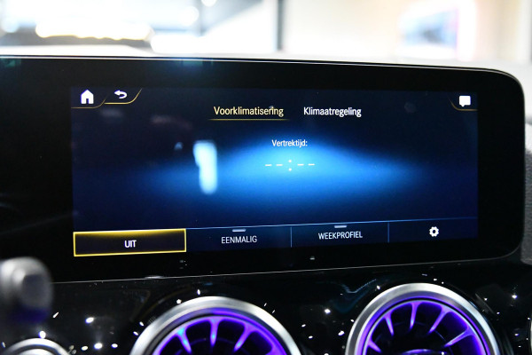 Mercedes-Benz GLA 250 e AMG Plug-In. Pano, Distro+, Carbon, Keyless, Camera, Sfeer, CarPlay!