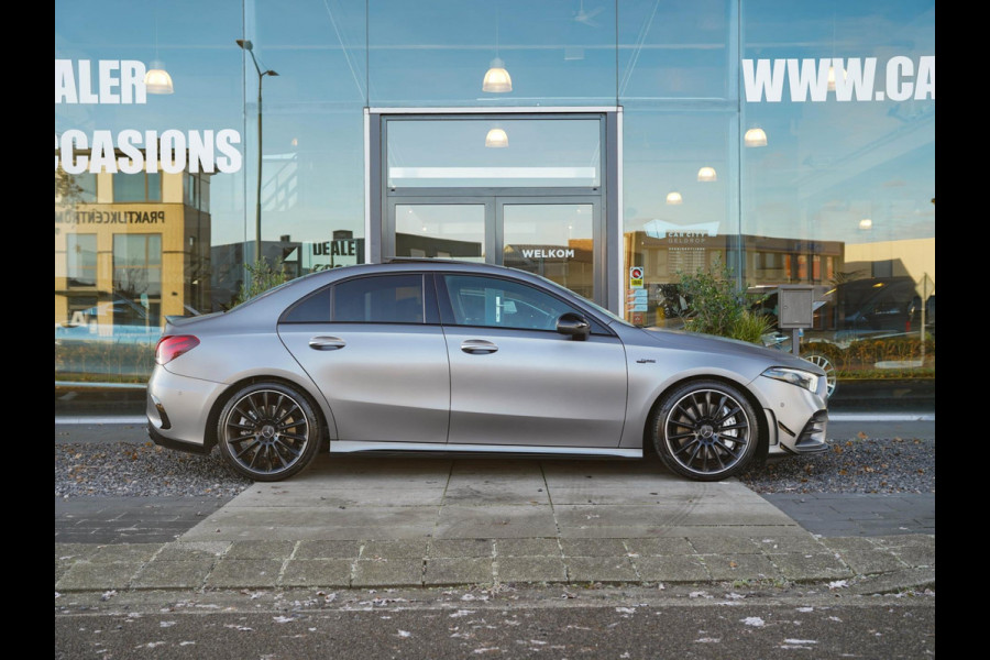 Mercedes-Benz A-Klasse AMG 35 4MATIC / Org.NL / Kuip / Aero / HUD / Burm / Pano / Magno / 360 / Ambient / Stl. Koeling / Multibeam