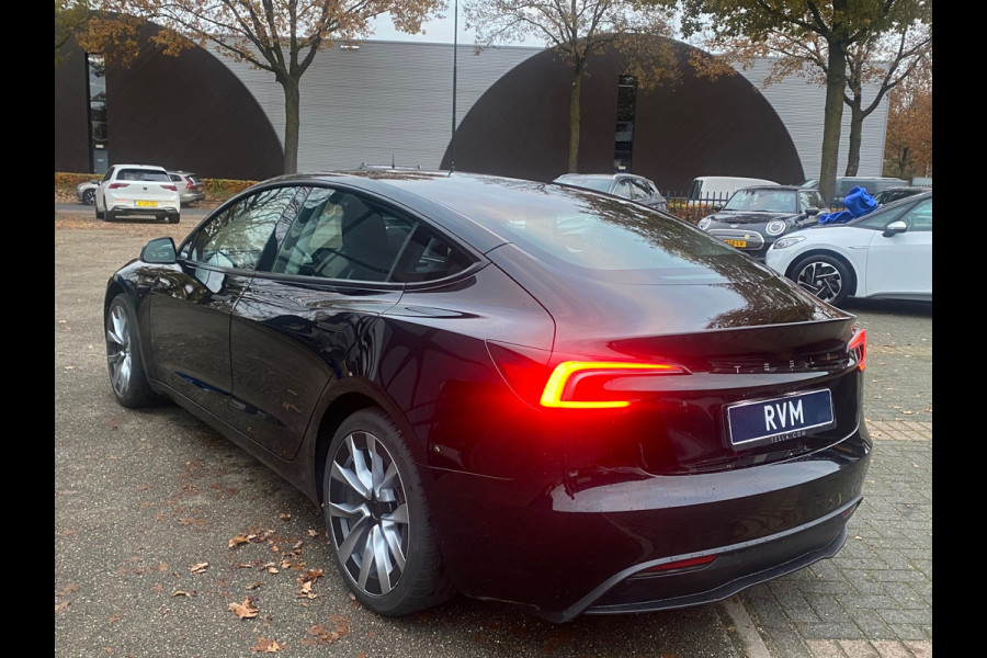 Tesla Model 3 HIGHLANDER RWD 60Kwh VAN 42.900 VOOR 38.770 EINDEJAARSVOORDEEL 4.130 | TOPSTAAT! | TESLA GARANTIE T/M 2-2028