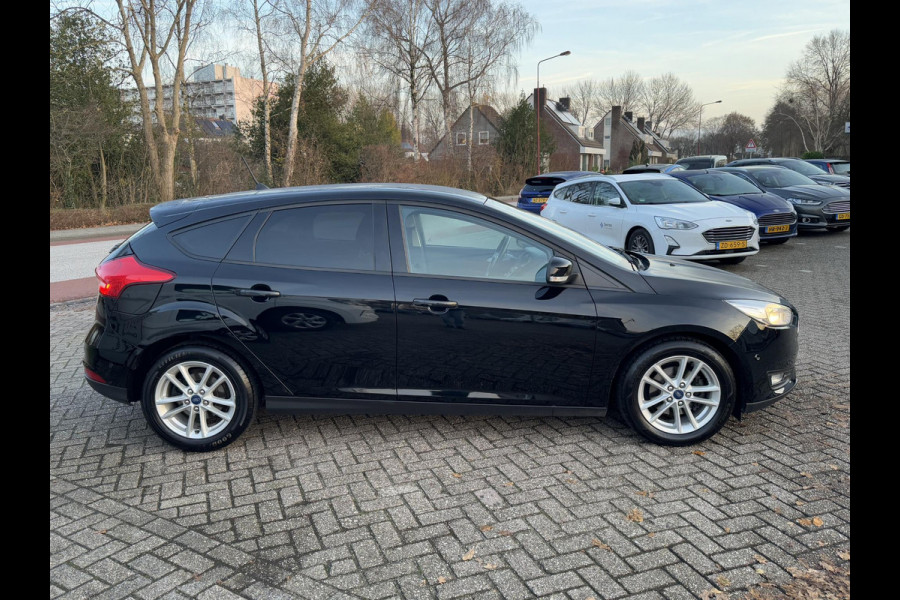 Ford Focus 1.0 Ecoboost Titanium 125pk Trekhaak | Cruise control | Getint glas | 5 deurs | Apple Carplay / Android auto | Achteruitrijcamera