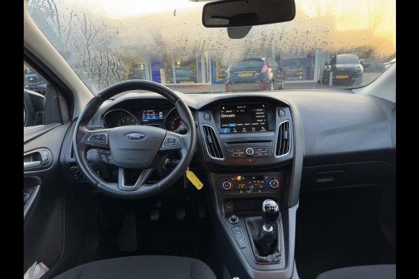 Ford Focus 1.0 Ecoboost Titanium 125pk Trekhaak | Cruise control | Getint glas | 5 deurs | Apple Carplay / Android auto | Achteruitrijcamera