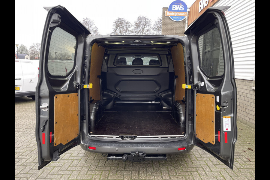 Ford Transit Custom 290 2.0 TDCI 130pk L2H1 Limited DC 5 persoons / vaste prijs rijklaar € 20.950 ex btw / lease vanaf € 375 / airco / cruise / navi / magnetic grijs metallic / trekhaak 2800 kg !