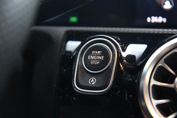 Mercedes-Benz A-Klasse 200 AMG/PANO/SFEERV/CARPLAY/CAMERA/VOLL