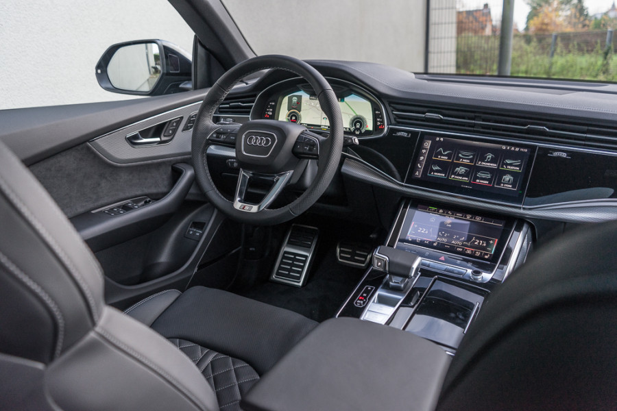 Audi Q8 60 TFSI e Competition Quattro / 2x S-line/ Luchtvering/ Standkachel/ Head-Up Display/ Panoramadak/ Trekhaak/ 340kW (463kW)