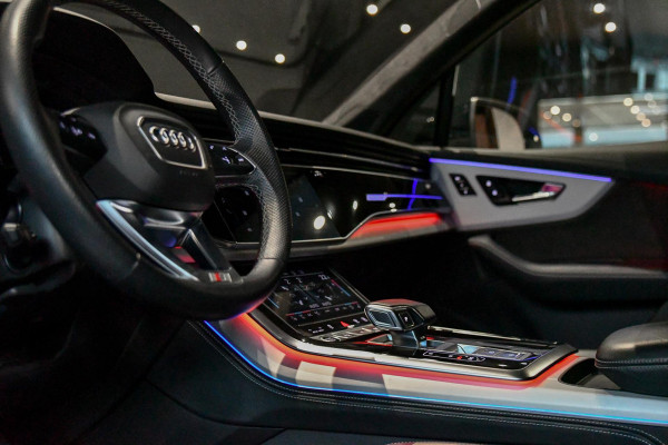 Audi Q7 60 TFSI e quattro Competition, BTW, RS zetels, Alcantara hemel, Massage, Koeling, Softclose, 360, HUD, ACC, Pano, Laser!