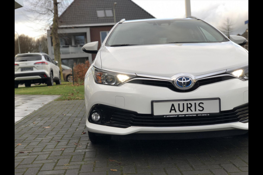 Toyota Auris Touring Sports 1.8 Hybrid Dynamic | Navigatie, Cruise control, Stoelverwarming, Lichtmetalen velgen, Climate control