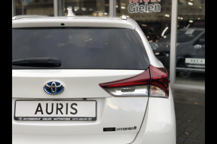 Toyota Auris Touring Sports 1.8 Hybrid Dynamic | Navigatie, Cruise control, Stoelverwarming, Lichtmetalen velgen, Climate control