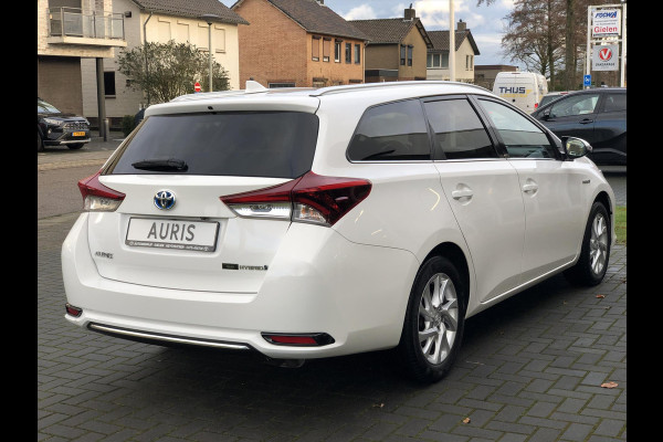 Toyota Auris Touring Sports 1.8 Hybrid Dynamic | Navigatie, Cruise control, Stoelverwarming, Lichtmetalen velgen, Climate control