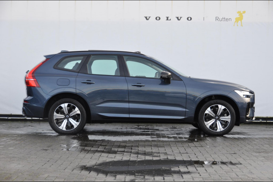 Volvo XC60 T6 350PK Long Range AWD Plus Dark / Adaptieve cruise control / Pilot Assist / Panoramisch schuif-kantel dak / Lederen bekleding / Elektrisch bedienbare voorstoelen met geheugen / Stoelverwarming voor en achter / Apple Carplay /