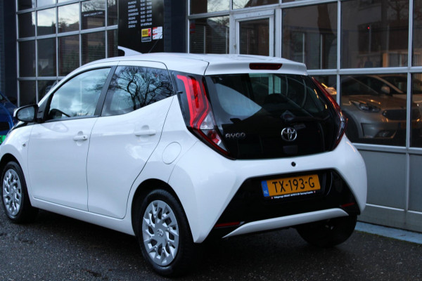 Toyota Aygo 1.0 VVT-i x-play Airco Camera Carplay Nap