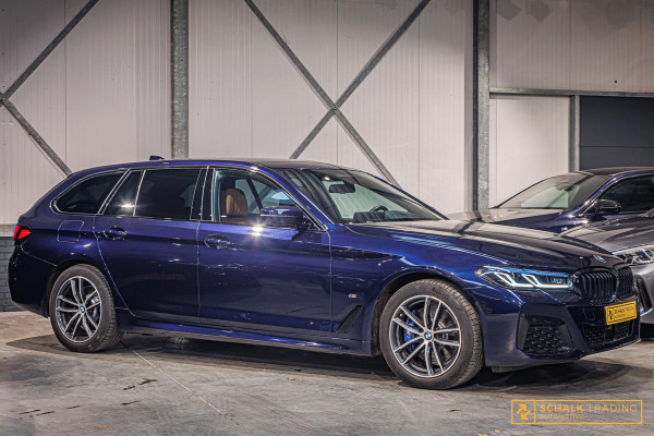 BMW 5 Serie Touring 530e xDrive M-sport Laser E-Trekhaak Cam